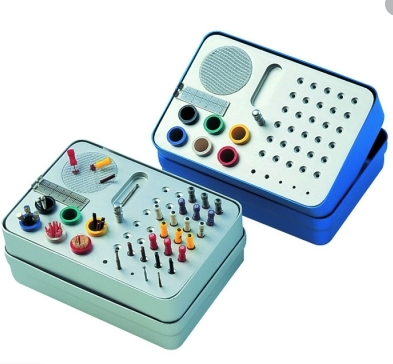 Caja Metálica para Endodoncia: Organiza,  Limas, cleanstand incorporado, regla milimetrada incorporada, portador de conos y puntas de gutapercha